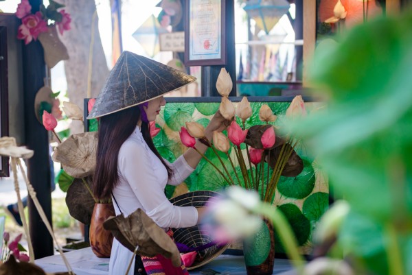 Hoa sen Huế bất tử