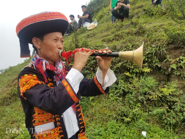 Trầm bổng tiếng kèn Pí Lè của người Dao trên đỉnh Mẫu Sơn