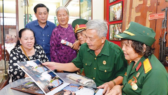 Chạm vào lịch sử