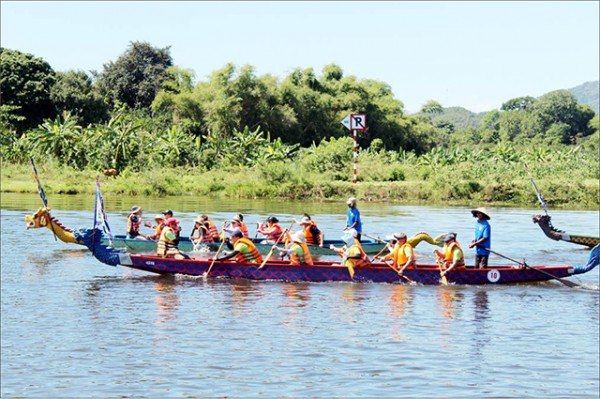 Teambuilding trên sông Hương: Độc đáo và khác biệt