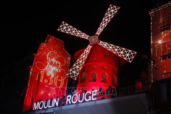 Moulin Rouge - 130 năm say đắm trong vòng quay cối xay gió Đỏ