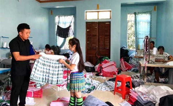 Yên Bái: "9X" người Mông mê văn hóa truyền thống