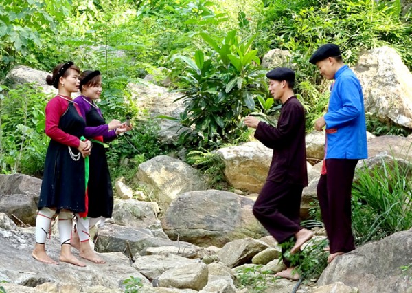 Ngọt ngào điệu hát ống Cao Lan