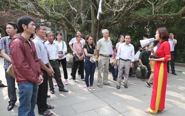 Những người “kể sử” ở Đền Hùng