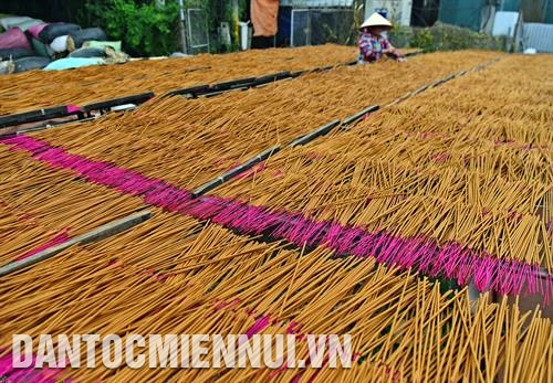 Làng nghề làm hương và tăm hương Quảng Phú Cầu