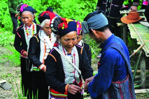 Lễ cầu mùa của người Khơ Mú