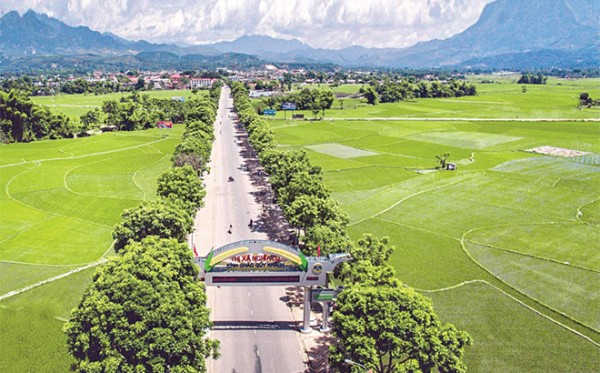 Về miền “gạo trắng nước trong”