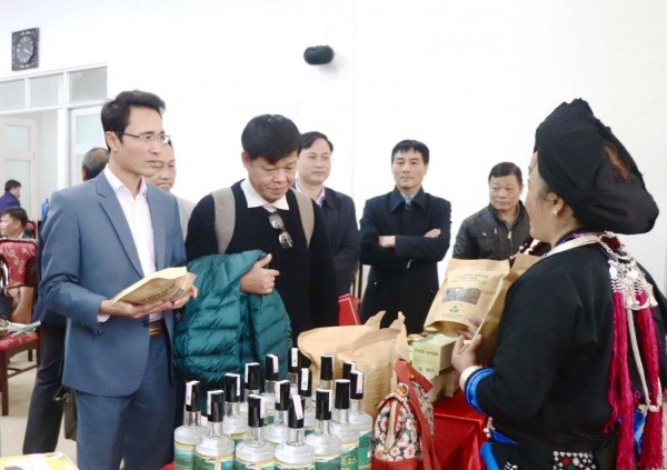 Lãnh đạo và các ngành chức năng luôn kiểm tra chất lượng sản phẩm
