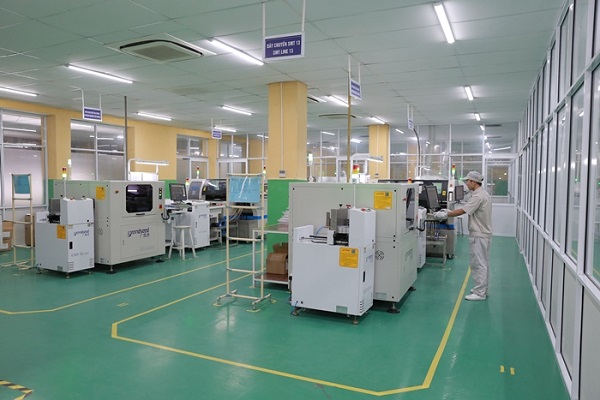 Sản xuất LED SMT theo dây chuyền công nghệ cao tại Rạng Đông.