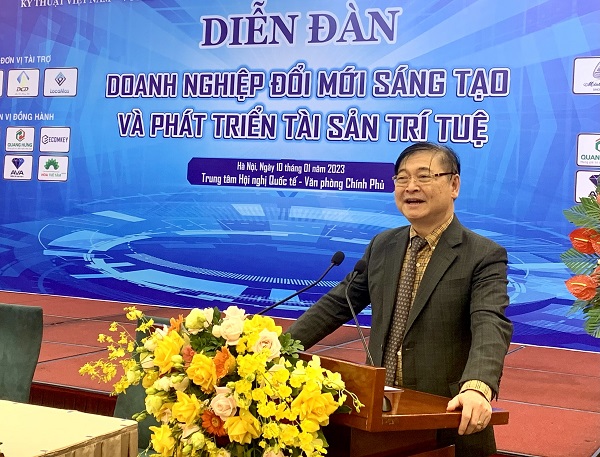 TSKH Phan Xuân Dũng, Chủ tịch Liên hiệp các Hội Khoa học và Kỹ thuật Việt Nam phát biểu tại diễn đàn. (Ảnh: Hà Anh).
