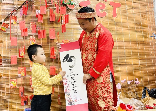 Tục “xin chữ” đầu năm là một việc làm mang nhiều ý nghĩa và giá trị văn hóa, ước muốn may mắn, cầu một năm tài lộc