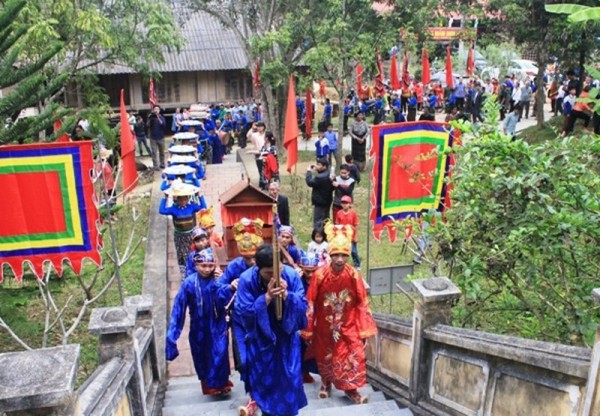 Nghi thức rước Hòn Đá Vía lên đền thờ Tư Mã Hai Đào
