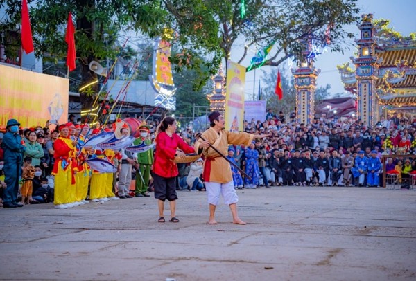 Lễ hội Cầu ngư là ngày hội văn hóa của cả cộng đồng, tràn đầy lạc quan và hy vọng, là nguồn cổ vũ cho ngư dân có thêm sức mạnh để vượt qua mọi khó khăn trong nghề sông nước.