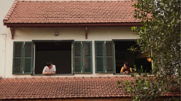 "Kẹp tóc màu xanh" mang lời ca mộc mạc nhưng đậm triết lý nhân sinh về tình yêu (Ảnh: PV)