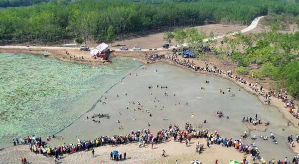 Toàn cảnh lễ hội Phá Bàu tại xã Lộc Khánh, huyện Lộc Ninh, tỉnh Bình Phước  (Ảnh: Báo Bình Phước)