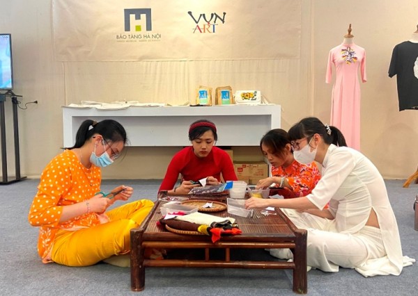 Sáng tạo tranh ghép từ vải vụn
