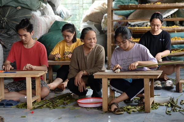 Độc đáo sản phẩm OCOP lụa tơ sen Mỹ Đức