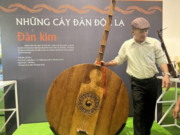 Bến Tre trưng bày chuyên đề 'Võ Văn Bá - Người thổi hồn cho cây dừa'