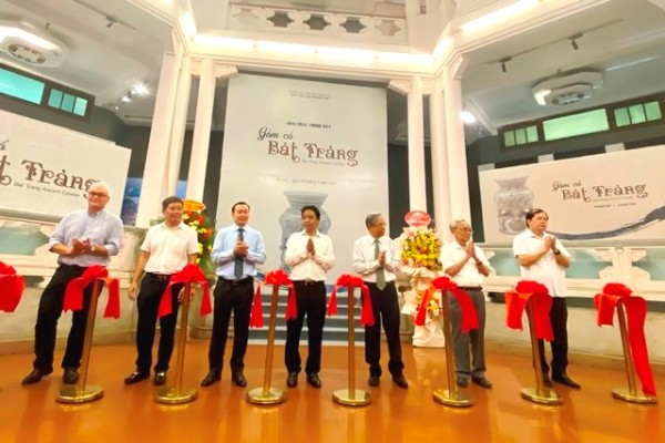Giới thiệu bộ sưu tập “Gốm cổ Bát Tràng” từ thế kỷ 14 đến thế kỷ 20