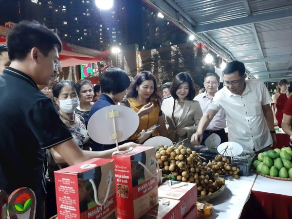 Khai mạc Tuần lễ Mận và nông sản an toàn tỉnh Sơn La và các tỉnh, thành phố