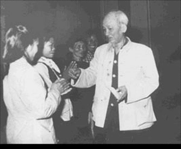 Nêu gương 'Người tốt, việc tốt' - tầm nhìn nhân văn, vĩ đại của Bác Hồ trong xây dựng, phát triển con người