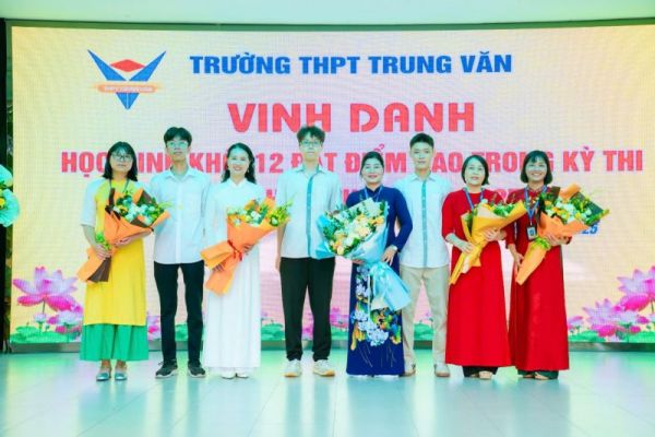 HÀNH TRÌNH 17 NĂM THPT TRUNG VĂN: ĐỔI MỚI TƯ DUY, KIẾN TẠO...
