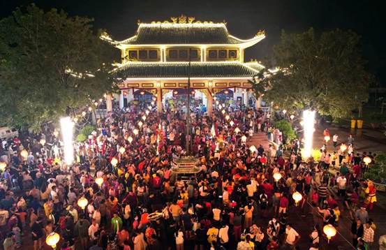 Ngày Hội truyền thống Lễ Giỗ Bà Mạc Mi Cô và Ông Mạc Thiên Tích với không gian văn hóa và ẩm thực sôi động của vùng biên giới Hà Tiên