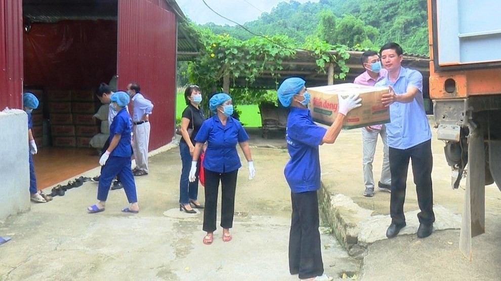 Chuyến hàng "xuất ngoại" đầu tiên của HTX miến dong Tài Hoan (8/2020)