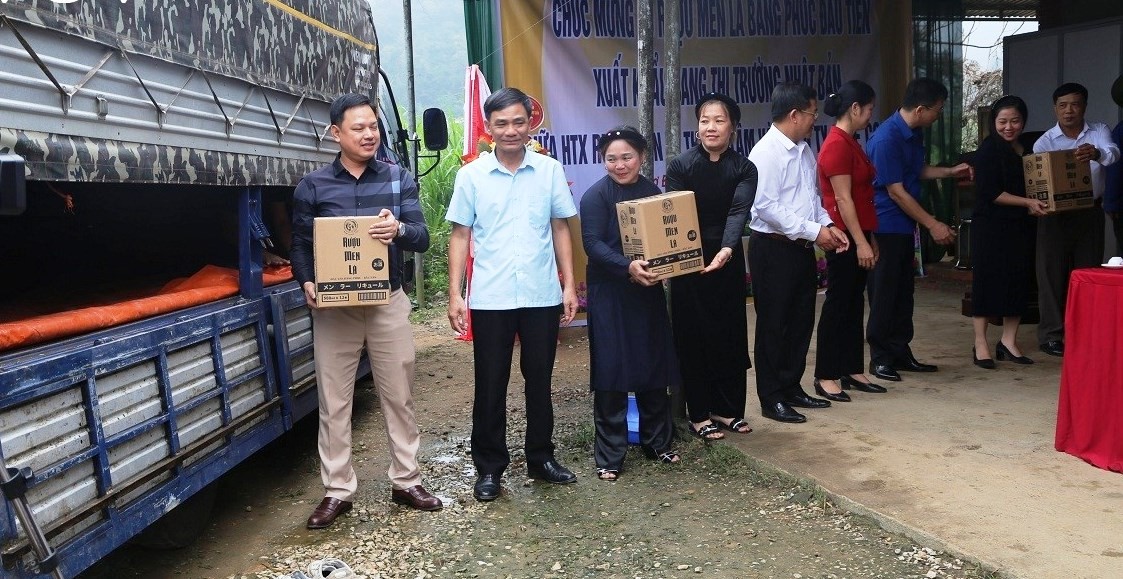 Sản phẩm rượu men lá của Bắc Kạn lên đường sang Nhật Bản