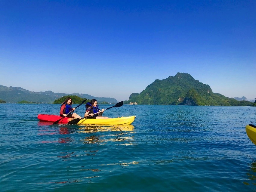 du khach cheo thuyen kayak tren song da