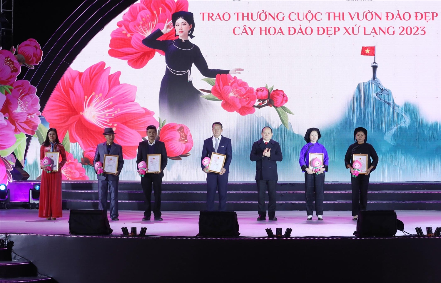 trao thuong cuoc thi vuon dao dep