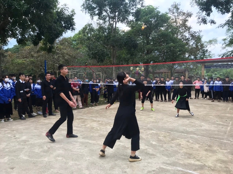 Đánh yến là trò chơi dân gian mang đậm bản sắc dân tộc Tày vùng Tây Bắc. (Ảnh: Thế Lượng)