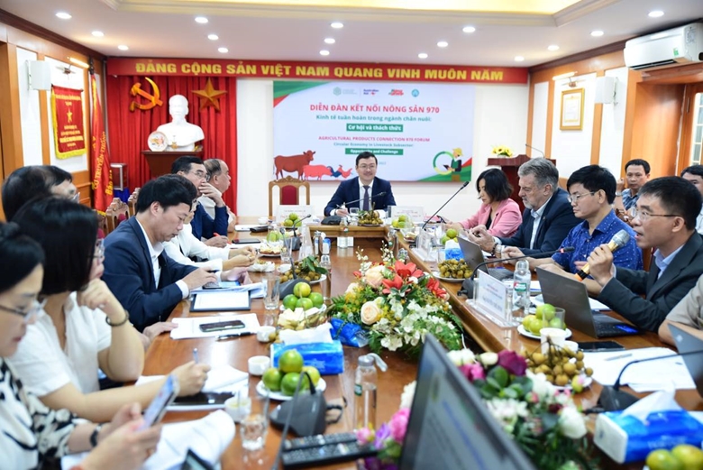 Quang cảnh Diễn đàn tại điểm cầu Hà Nội (Ảnh: N.Q)