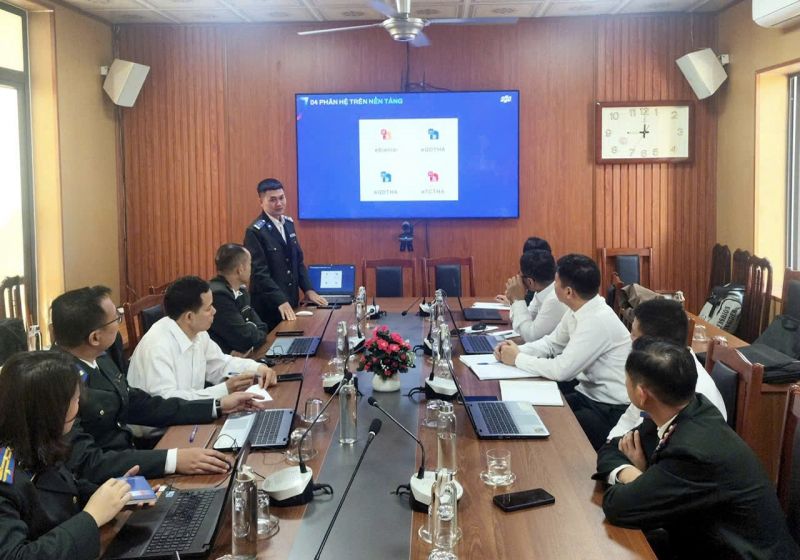 Anh Đỗ Văn Hướng, người phụ trách đầu mối công nghệ thông tin và chuyển đổi số của toàn tỉnh
